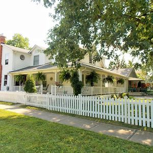 Finlay House Bed And Breakfast Niagara - On - The - Lake